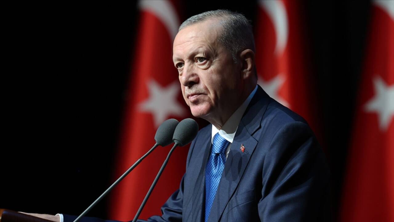 Cumhurbaşkanı Erdoğan, Avrupa Şampiyonası'na katılmaya hak kazanan A Milli Futbol Takımı'nı kutladı