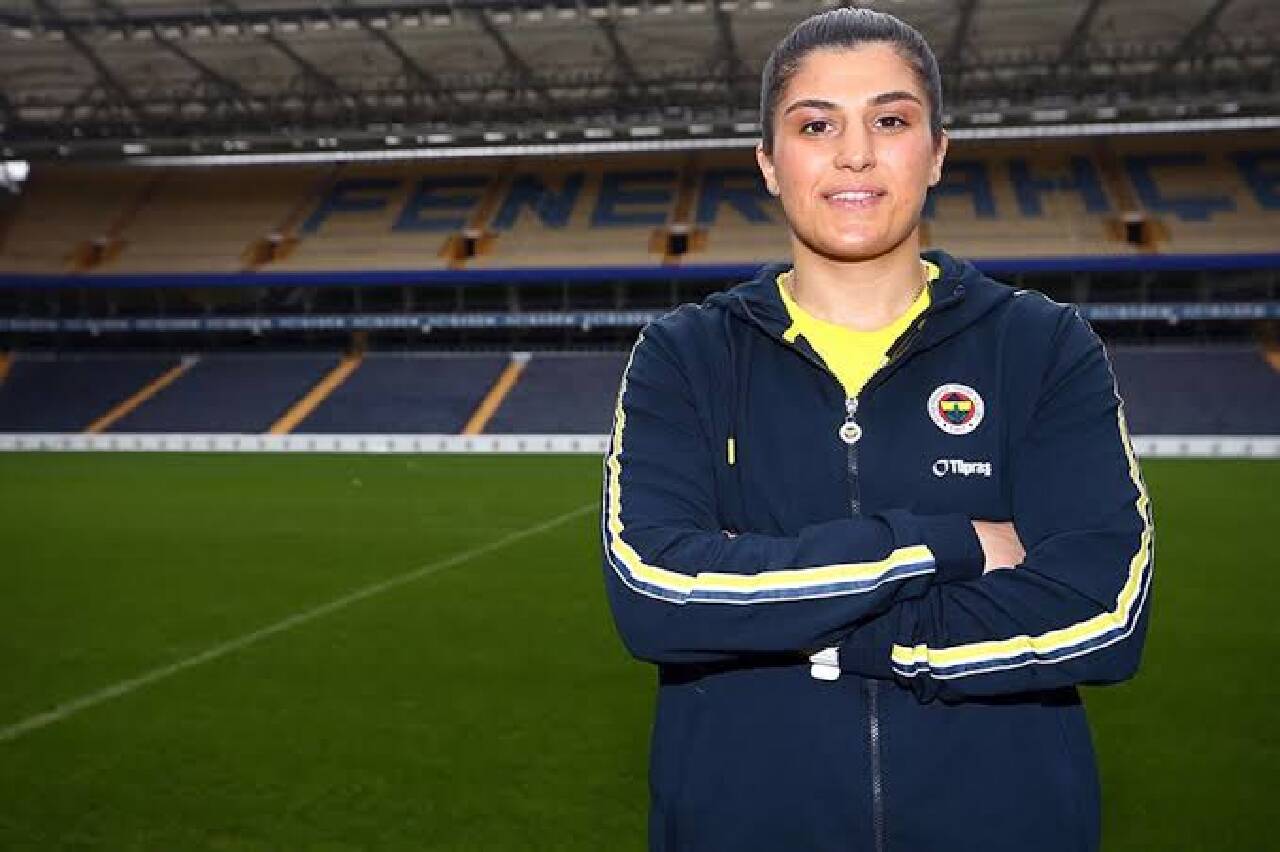 Olimpiyat şampiyonu Busenaz Sürmeneli resmen Fenerbahçe'de!