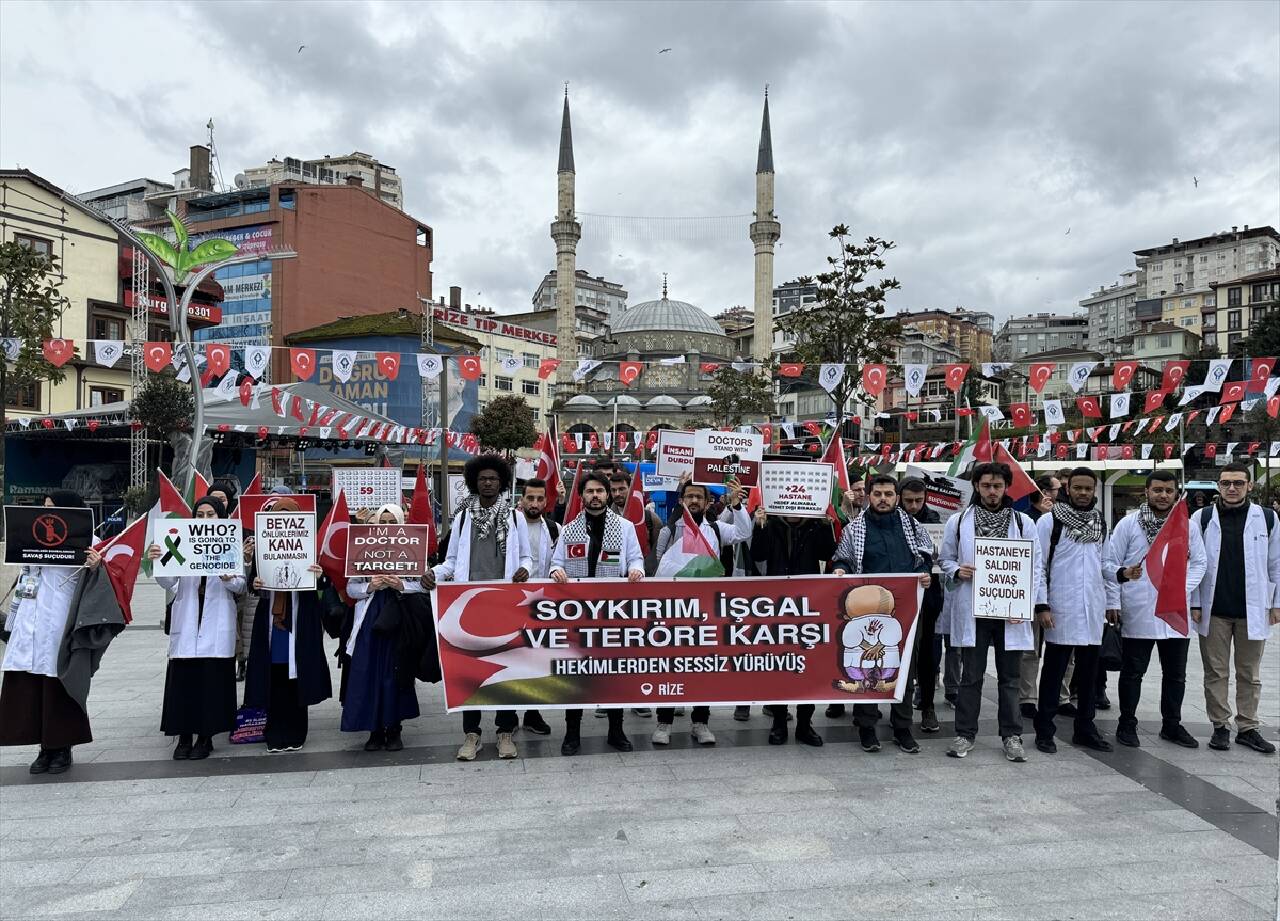 Rize'de sağlık çalışanlarından Filistin için "sessiz yürüyüş"