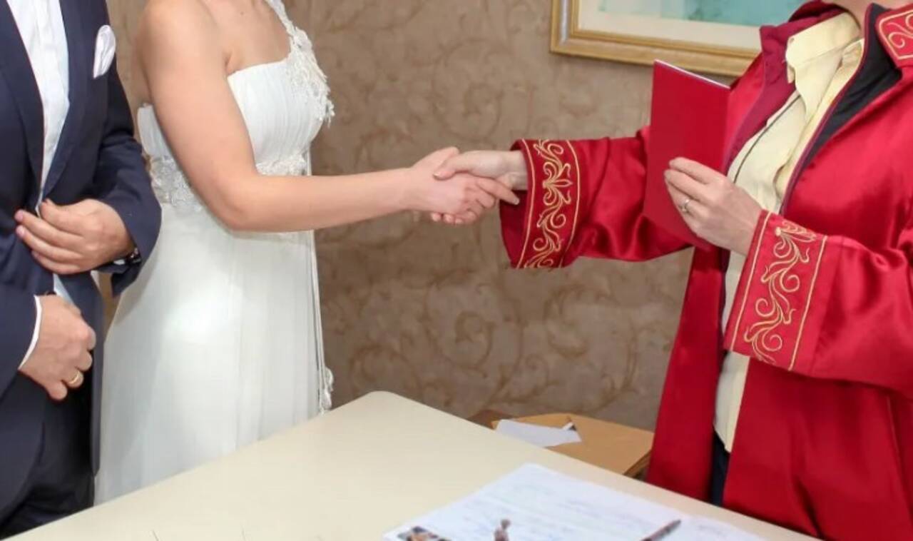 Nikah ile düğün tarihi uyuşmayan çiftlerden yeni moda!