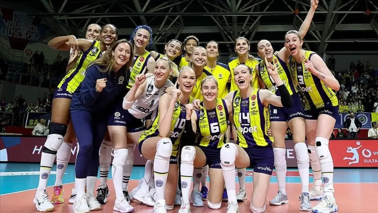 Fenerbahçe Opet normal sezonu lider tamamladı