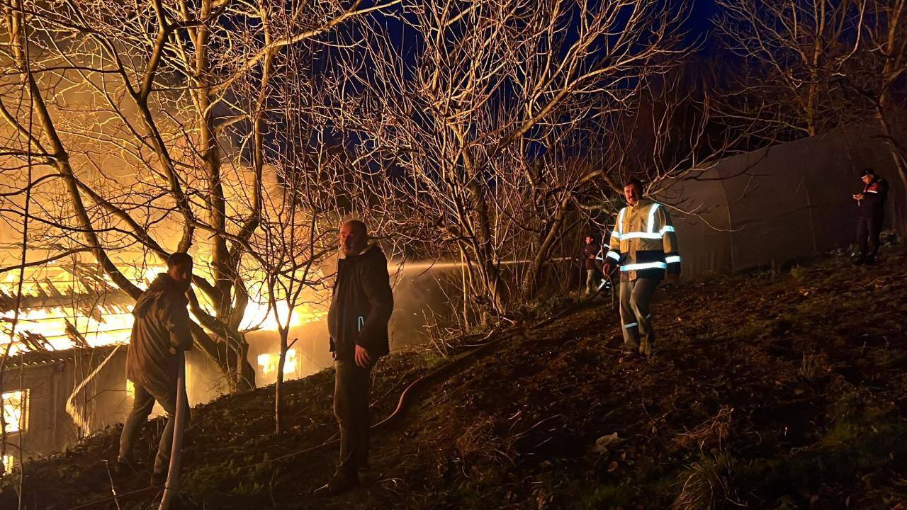 Zonguldak'ta tekstil atölyesinin deposunda yangın çıktı!