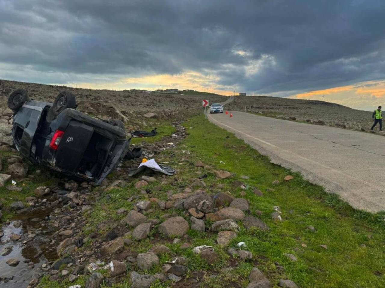 Şanlıurfa'da şarampole devrilen otomobilin sürücüsü hayatını kaybetti