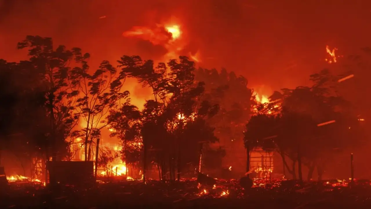 Yunanistan'da 31 Mart'ta başlayan orman yangınına müdahale sürüyor