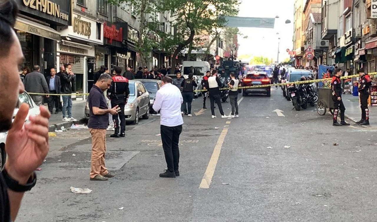 Beyoğlu'nda sokakta bulunanlara silahlı saldırı!