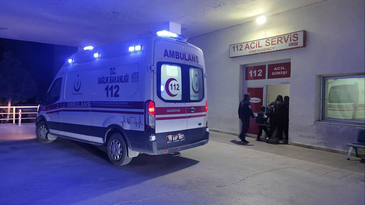 Çorum'da zincirleme trafik kazasında 13 kişi yaralandı