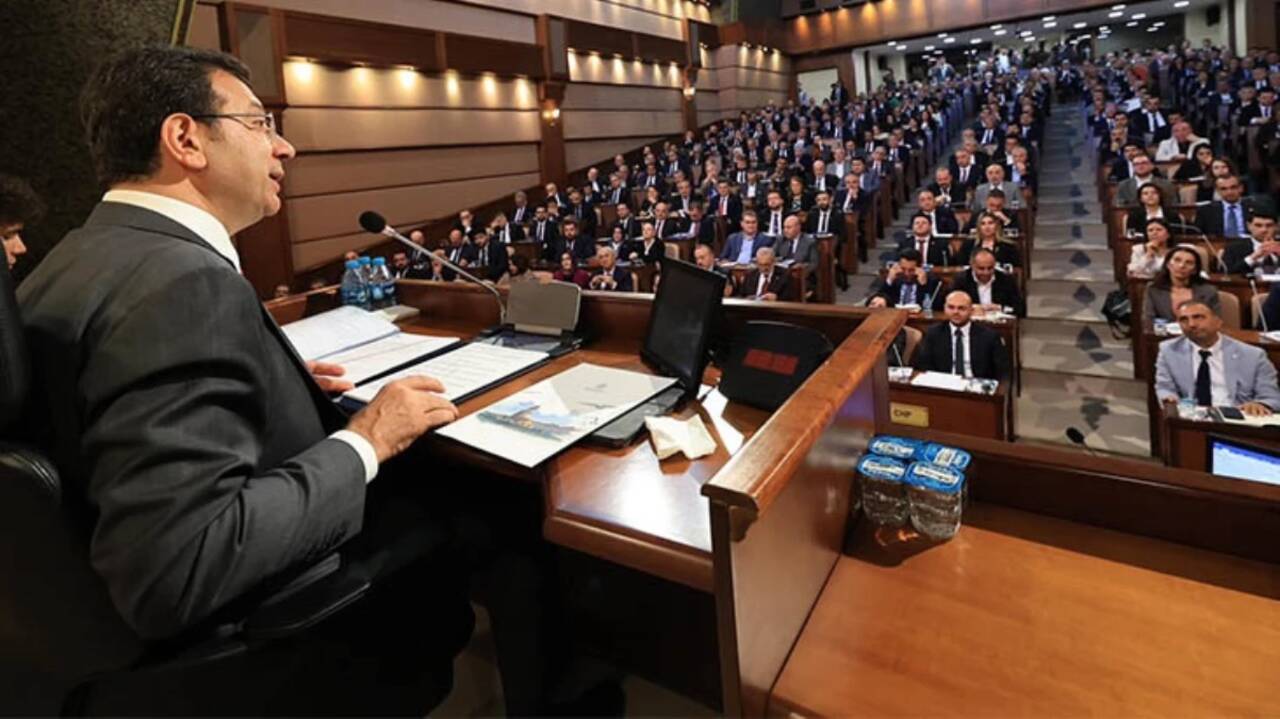 İBB meclisinde AK Parti muhalif kaldı! Grubun teklifleri reddedildi