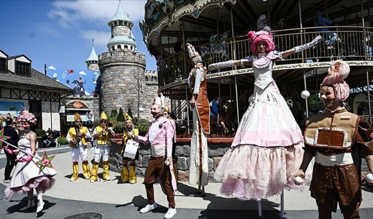 İstanbul'da bayram tatili! Tema parklar ile akvaryumlar yoğun ilgi gördü