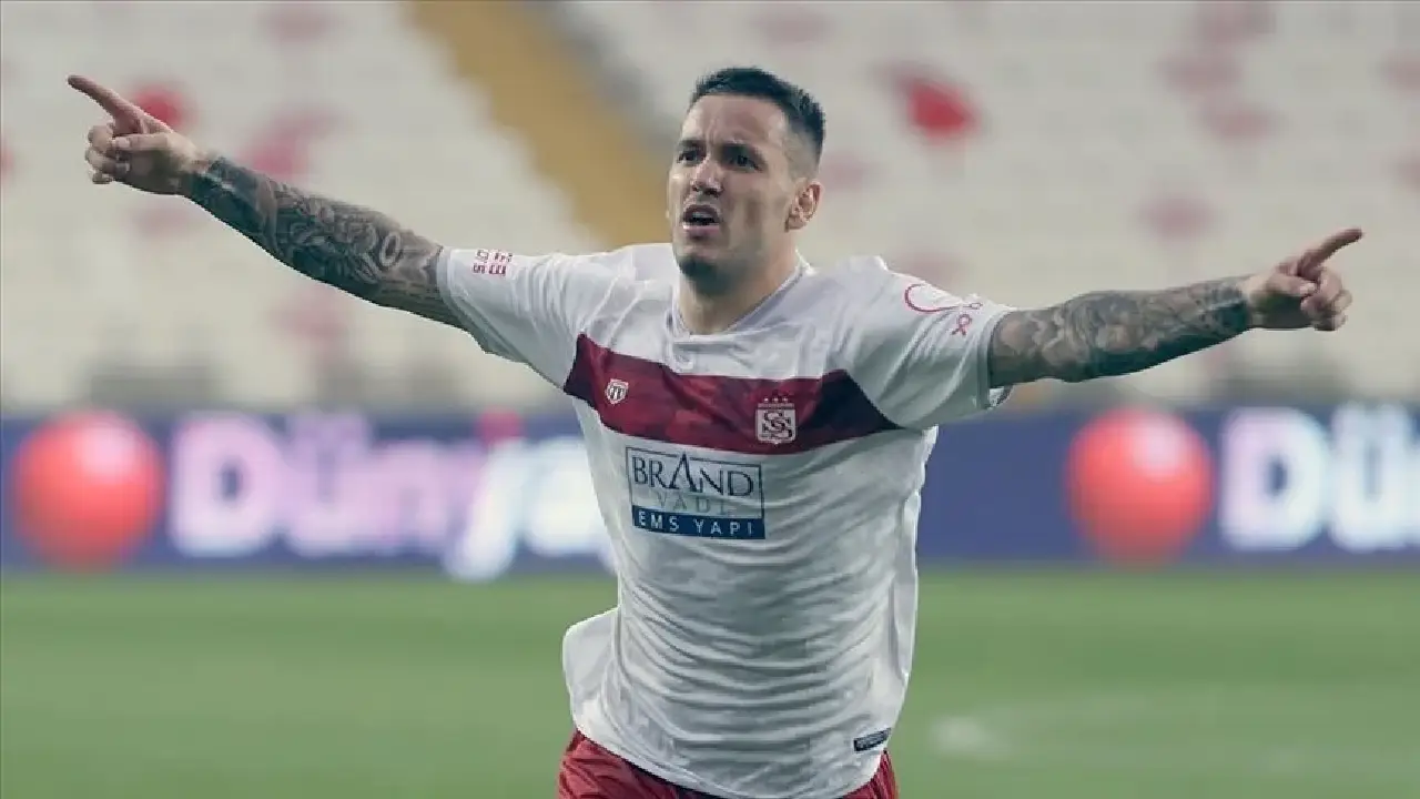 Rey Manaj, Sivasspor tarihine geçti