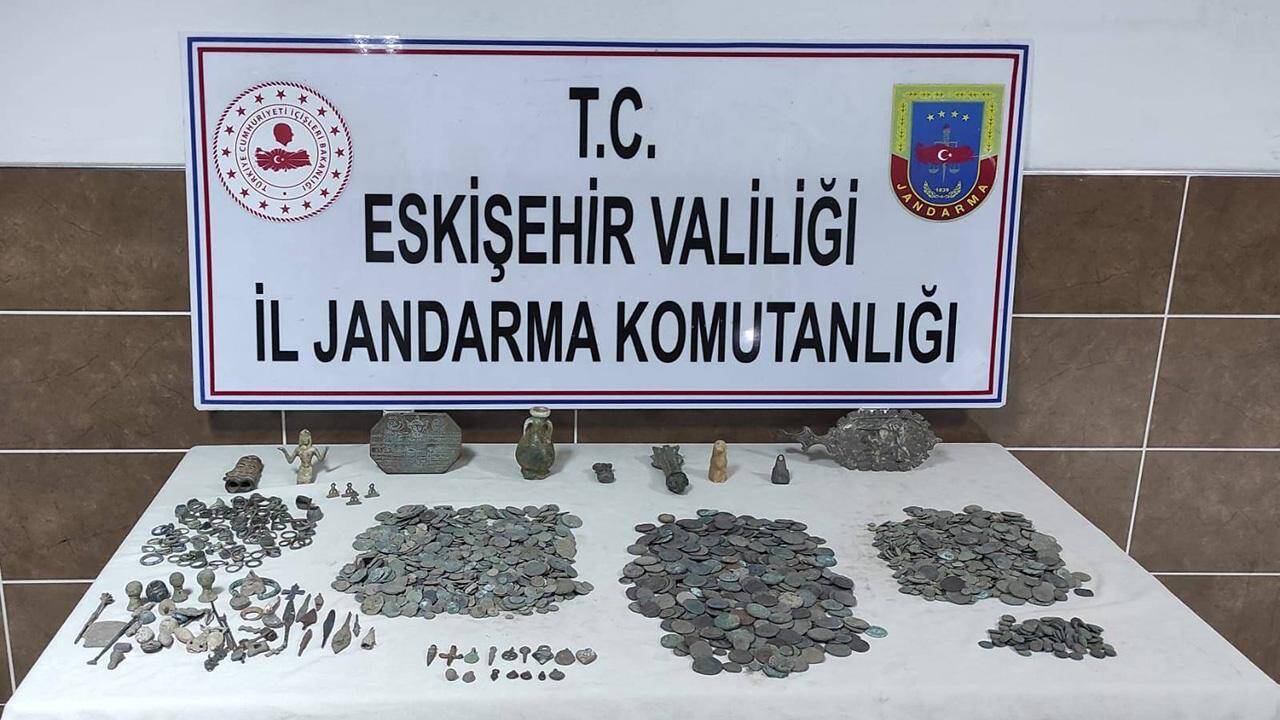 Eskişehir'de tam 1866 parça tarihi esere el konuldu!