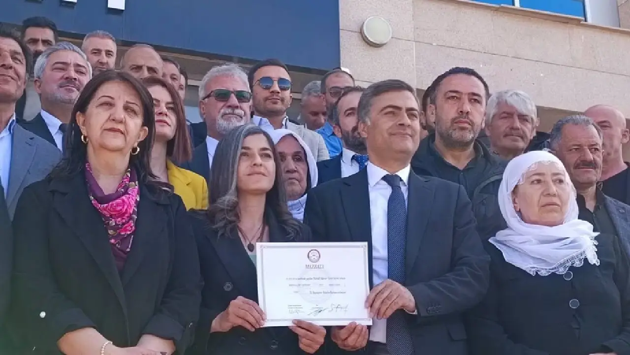 2 gün süren olayların ardından Abdullah Zeydan, mazbatasını aldı