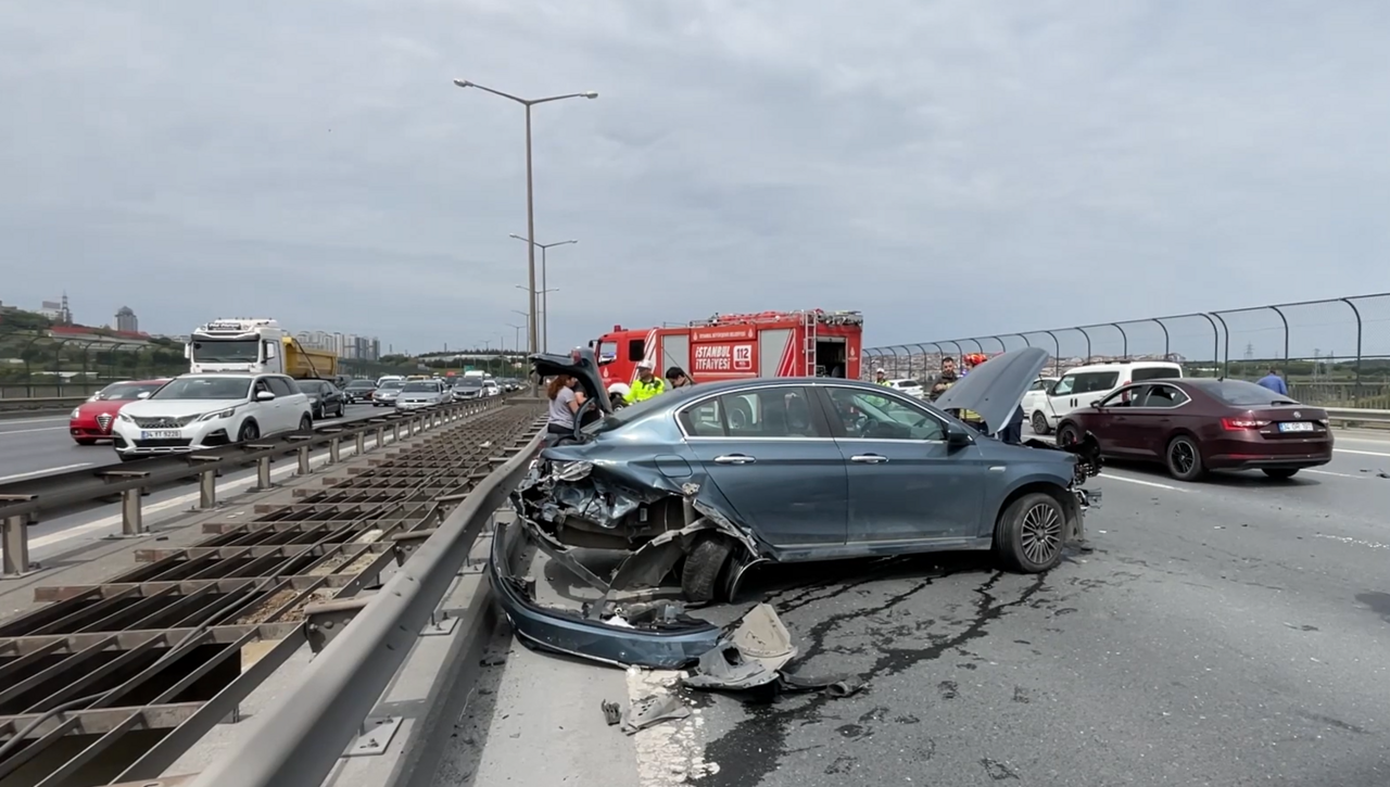 Eyüpsultan'da zincirleme kaza! 2 araç kullanılamaz hale geldi