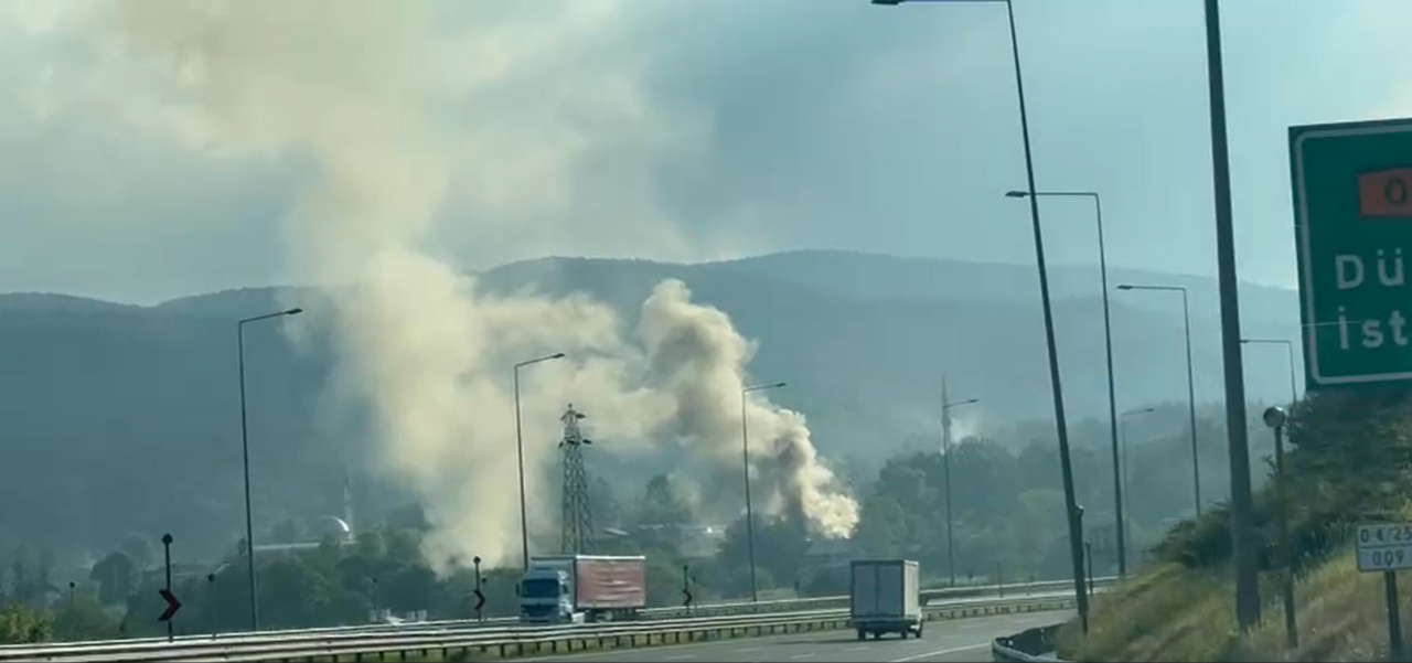 Bolu’da otoyol kenarında bir evde yangın çıktı! Kameralara böyle yansıdı…