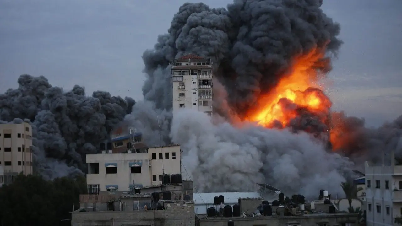 İsrail, göçe zorlanan Filistinlilerin sığındığı binayı bombaladı: Çok sayıda ölü ve yaralı