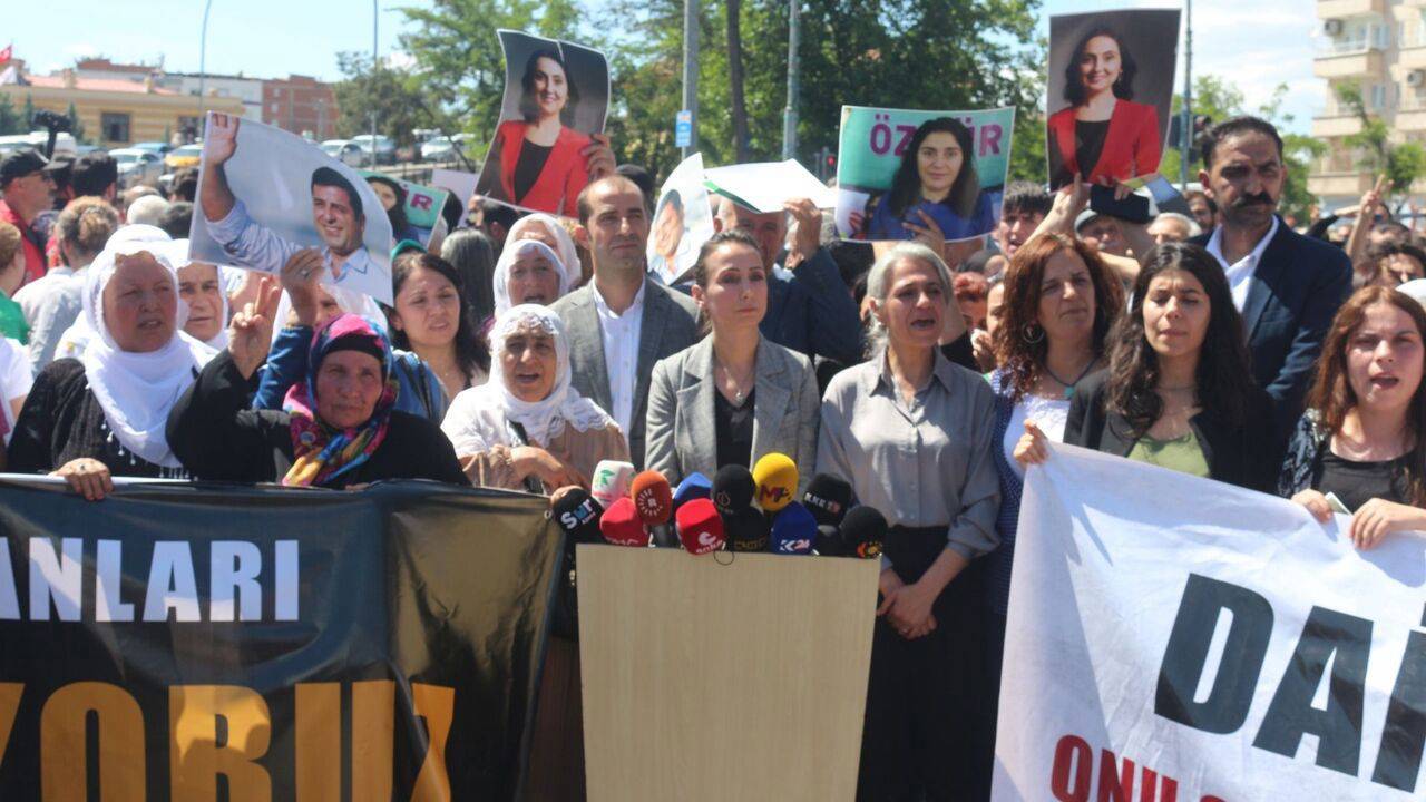 Diyarbakır'da DEM Parti'den Kobani Davası protestosu