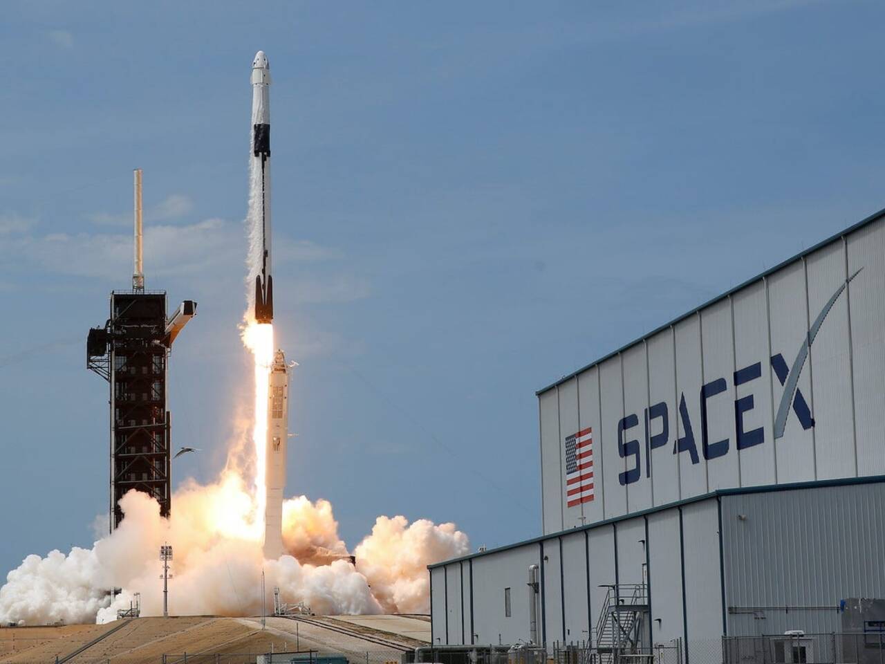 SpaceX'e 2,5 milyon dolar haciz geldi!