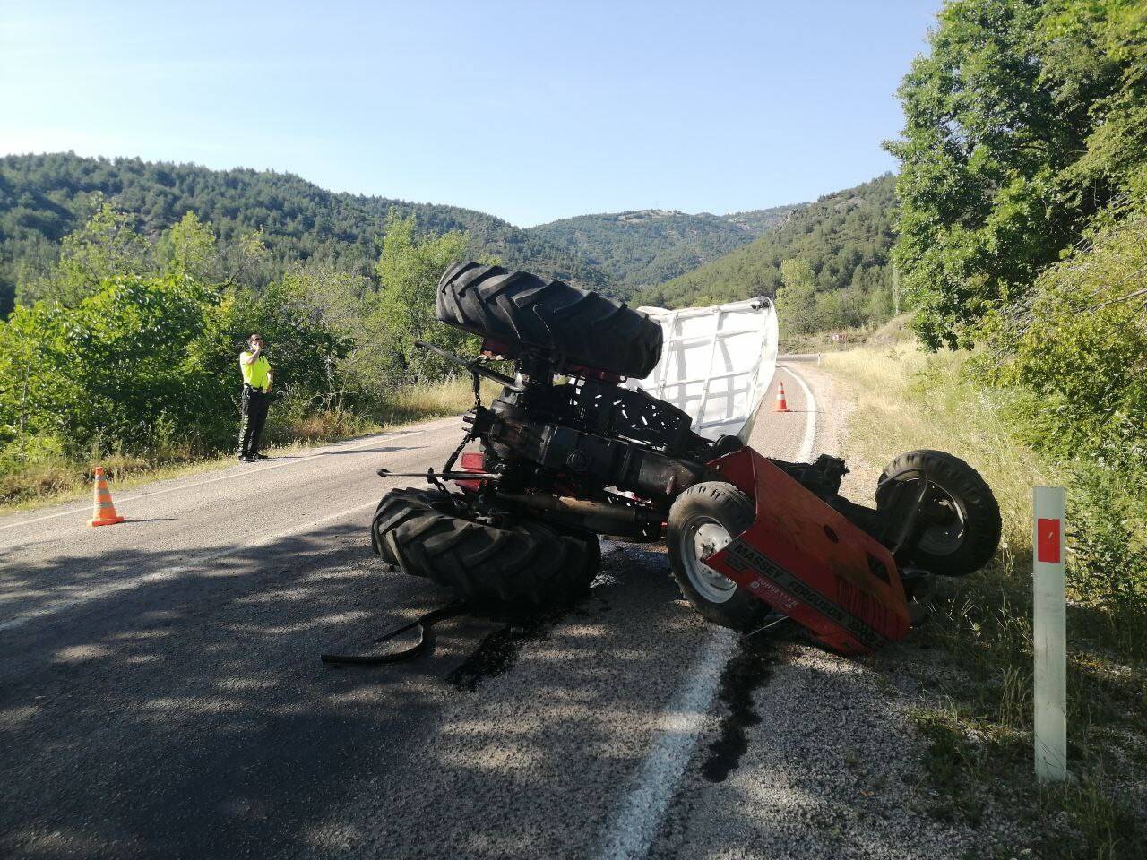 Tokat'ta traktör devrildi: 1 çocuk öldü, 1 çocuk yaralandı