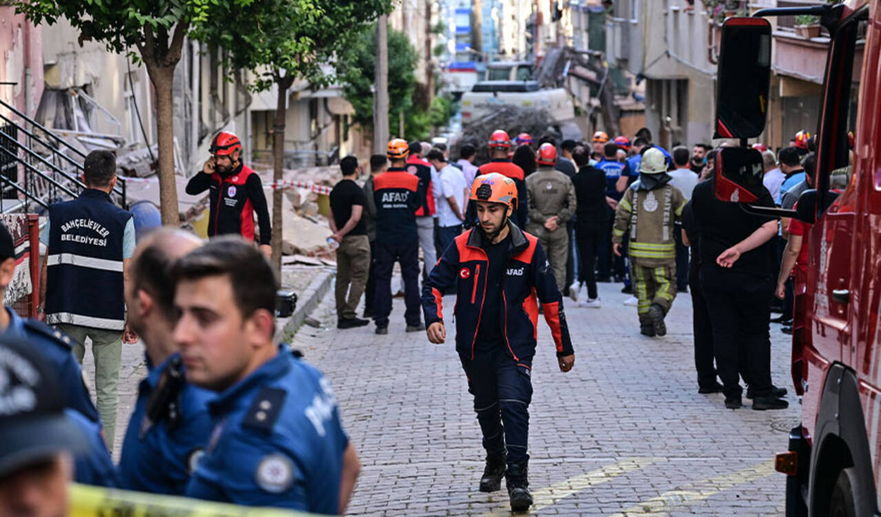 Bahçelievler’de 4 katlı bina çöktü! Çevredeki binalar da boşaltıldı