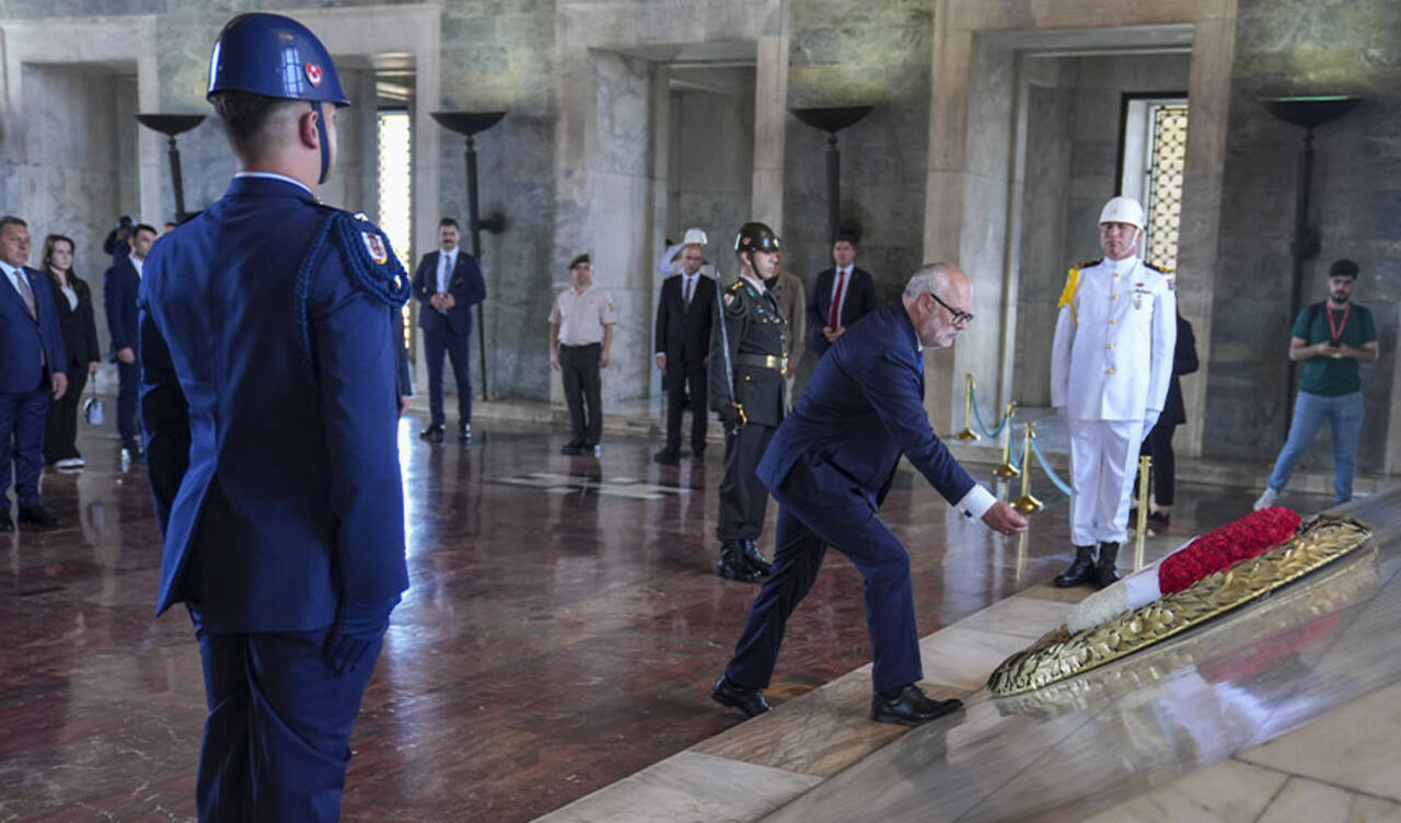 Estonya Cumhurbaşkanı Karis'ten Anıtkabir'e ziyaret!