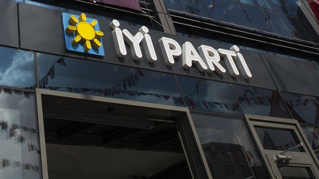 İyi Parti'de istifa sarsıntısı: Belediye başkanı ve tüm meclis üyeleri ayrıldı