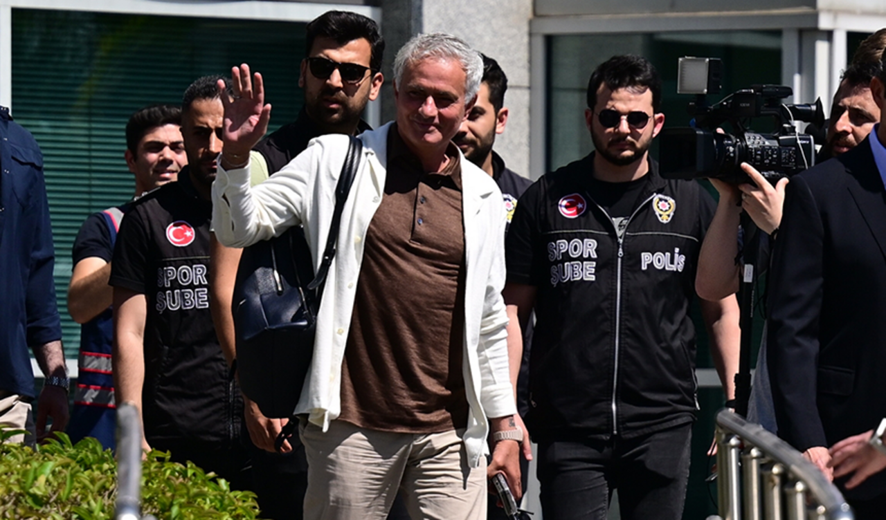 Fenerbahçe teknik direktörü Jose Mourinho imza için İstanbul'da!