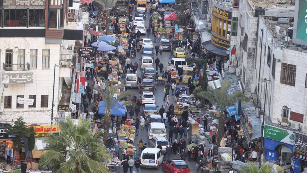 İsrail rahat durmuyor: Batı Şeria'da 80 bin işçinin çalışma izinlerini dondurmaya başladı