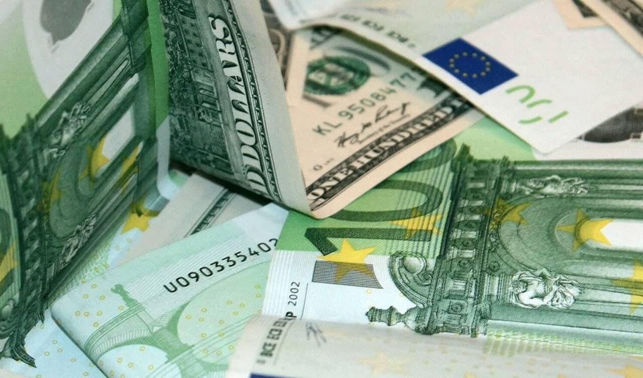 Dolar ve euro haftaya nasıl başladı?