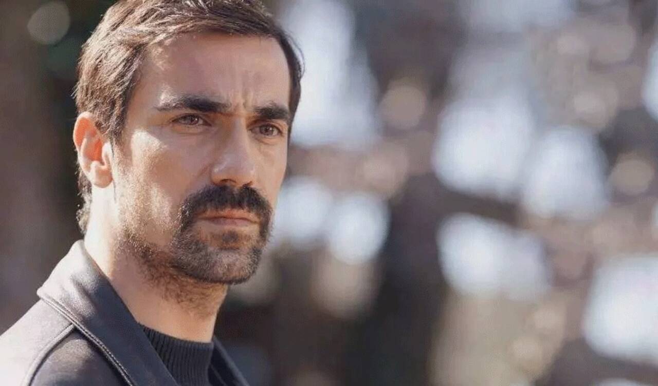 Oyuncu İbrahim Çelikkol'dan sevenlerini üzecek haber: Trafik kazası geçirdi