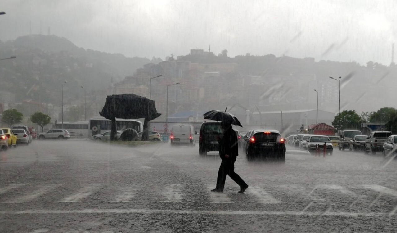 Meteoroloji uyardı: O illerde kuvvetli yağış ile rüzgar etkili olacak