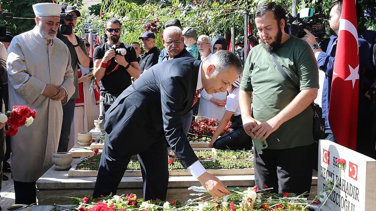 Cumhurbaşkanı Yardımcısı Yılmaz ve Bakan Yerlikaya, 15 Temmuz Şehitliği'ndeki anma törenine katıldı