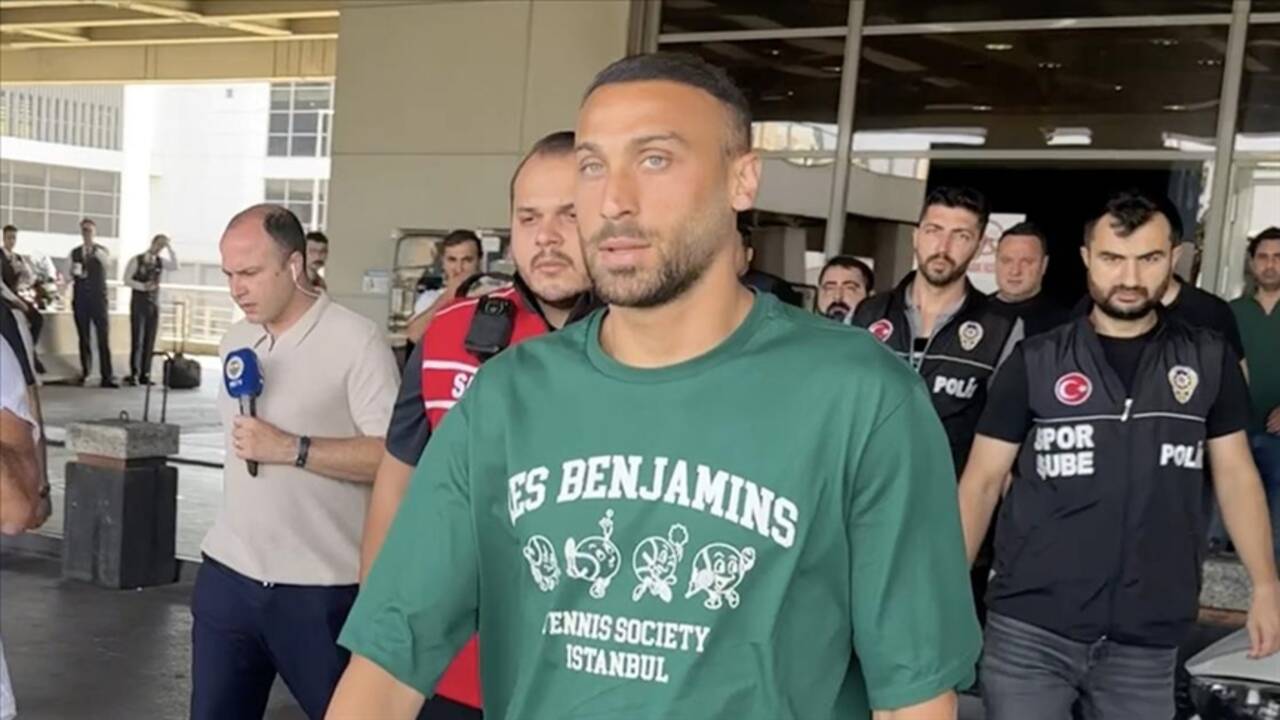 Fenerbahçe'nin yeni transferi Cenk Tosun, İstanbul'a geldi