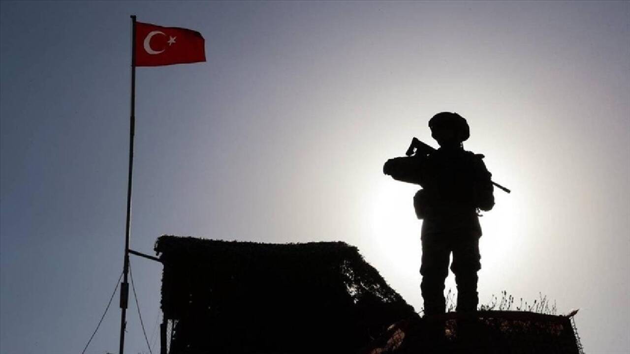 Türkiye'den Yunanistan'a geçmeye çalışan 8'i terörist 9 kişi yakalandı