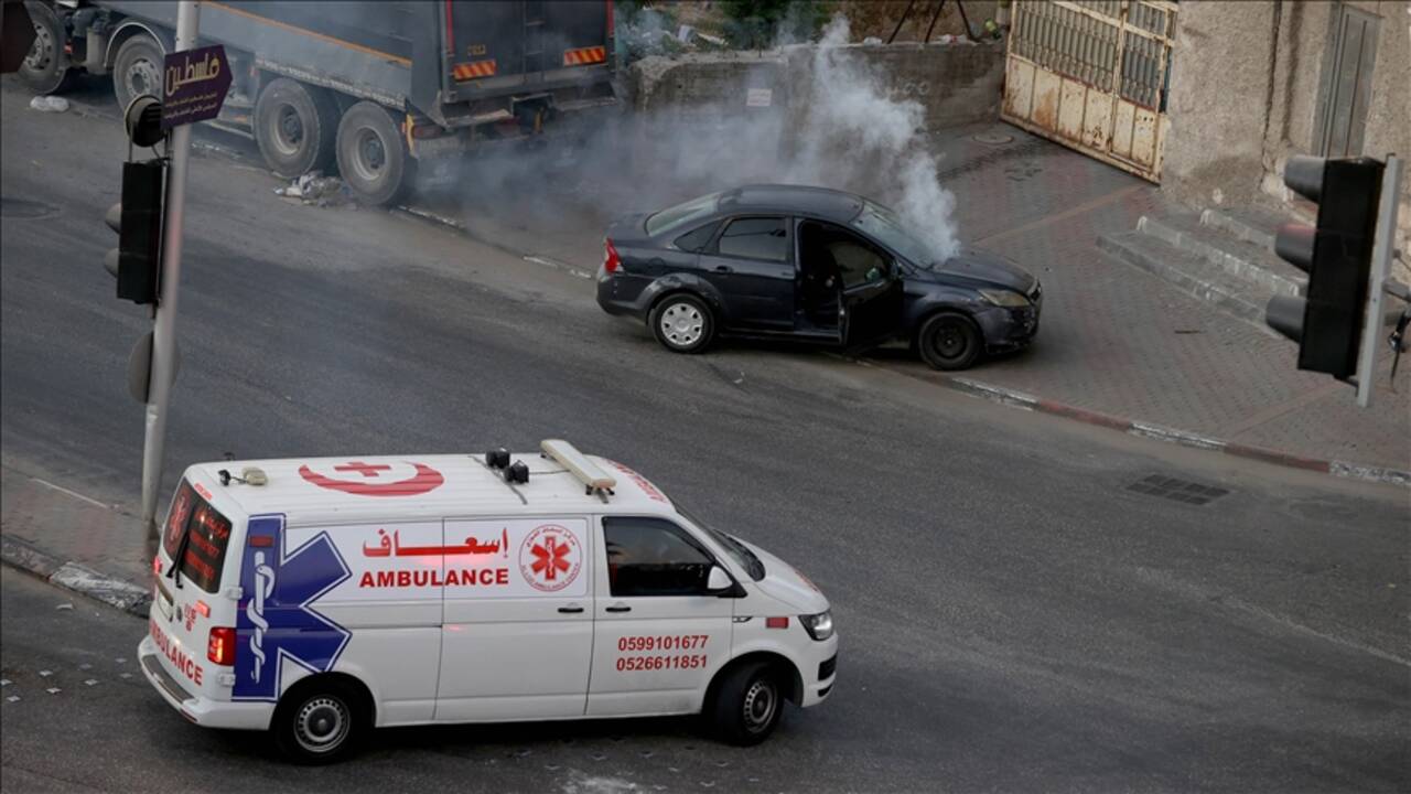 İsrail Batı Şeria'da bir aracı bombaladı