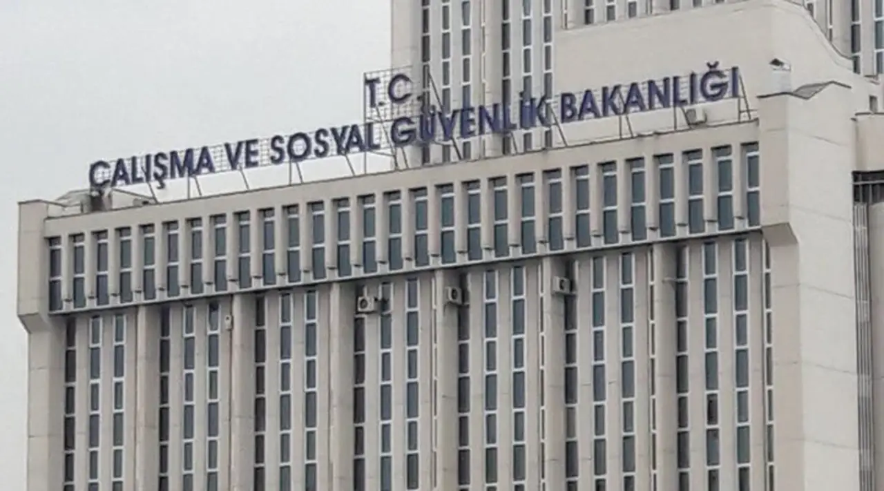 Bakanlıktan "sendika üyeliklerinin işverenle paylaşıldığı" iddialarına açıklama