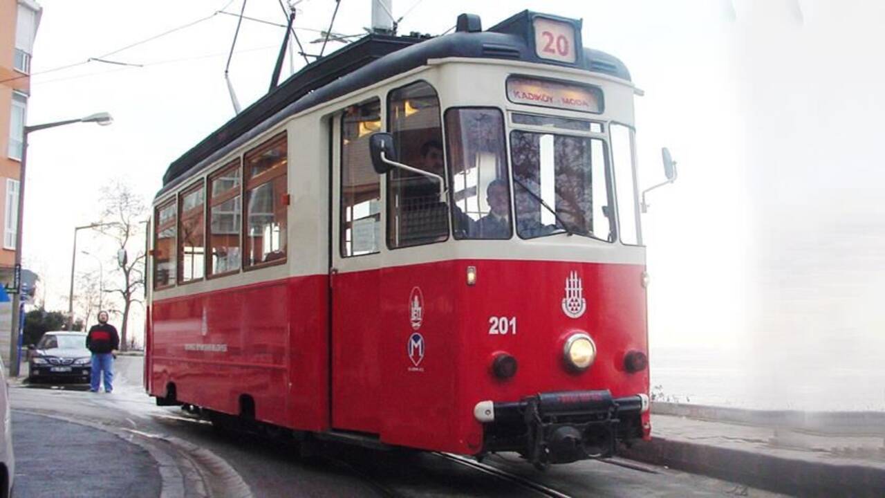 Emniyetin kararıyla Kadıköy-Moda tramvay hattı seferleri durdurulmuştu: Seferler yeniden başladı