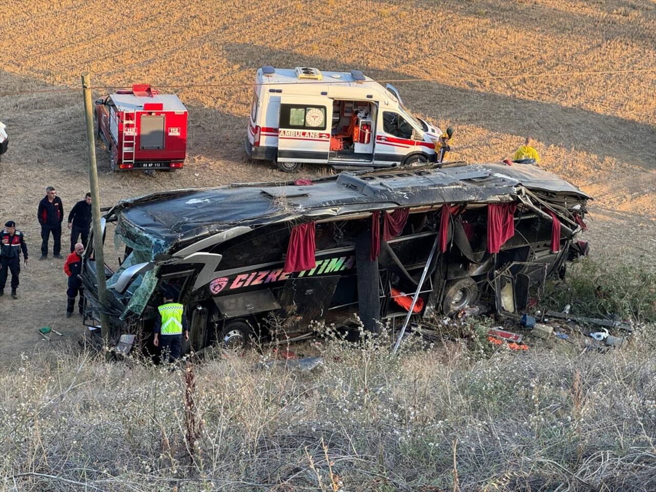 Afyonkarahisar'da otobüs devrildi! Korkunç kazada 21 yaralı...