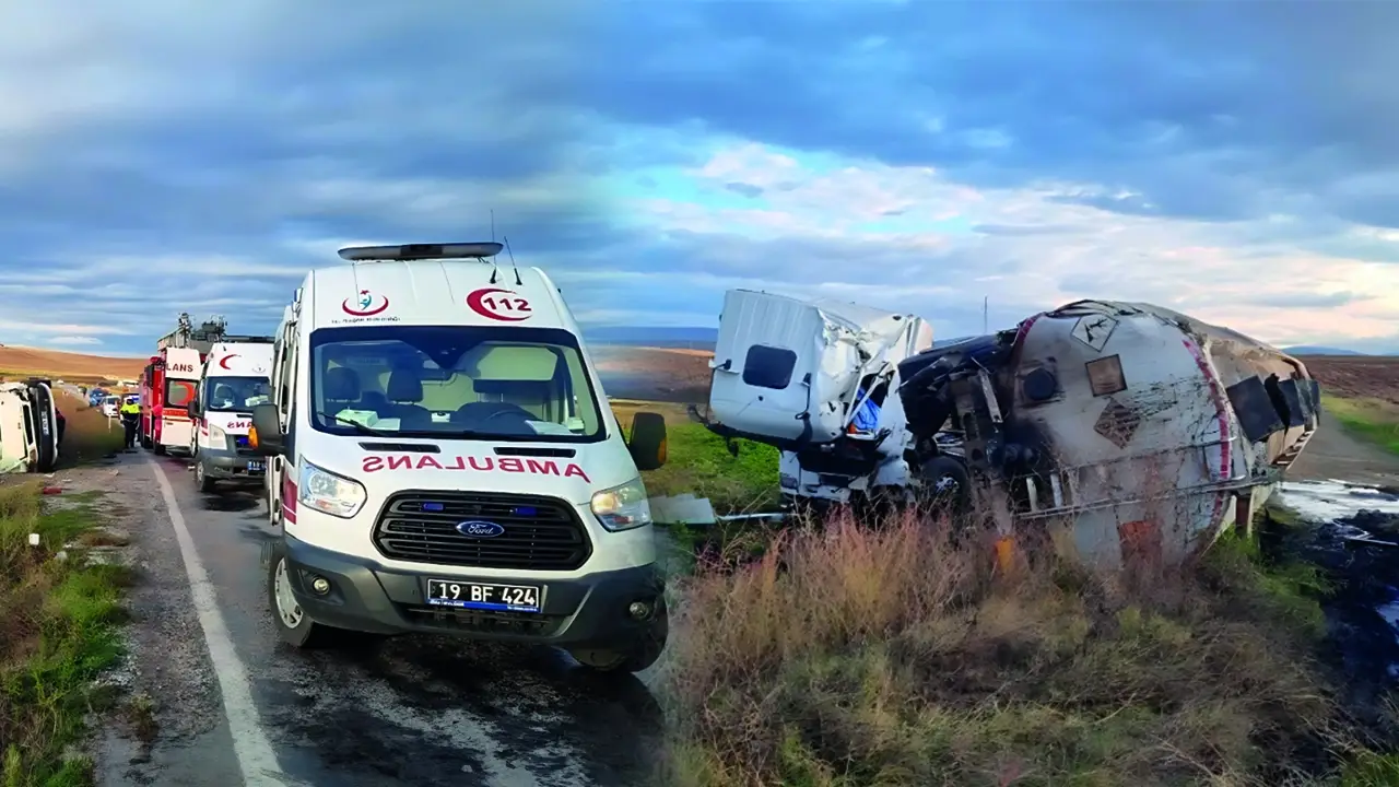 Çorum'da korkunç kaza: Minibüs ile tanker çarpıştı! Ölü ve çok sayıda yaralı var