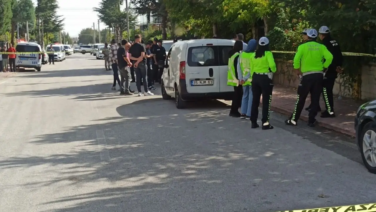 Konya'da sinir krizi geçiren kişi, ihbara giden polise bıçakla saldırdı