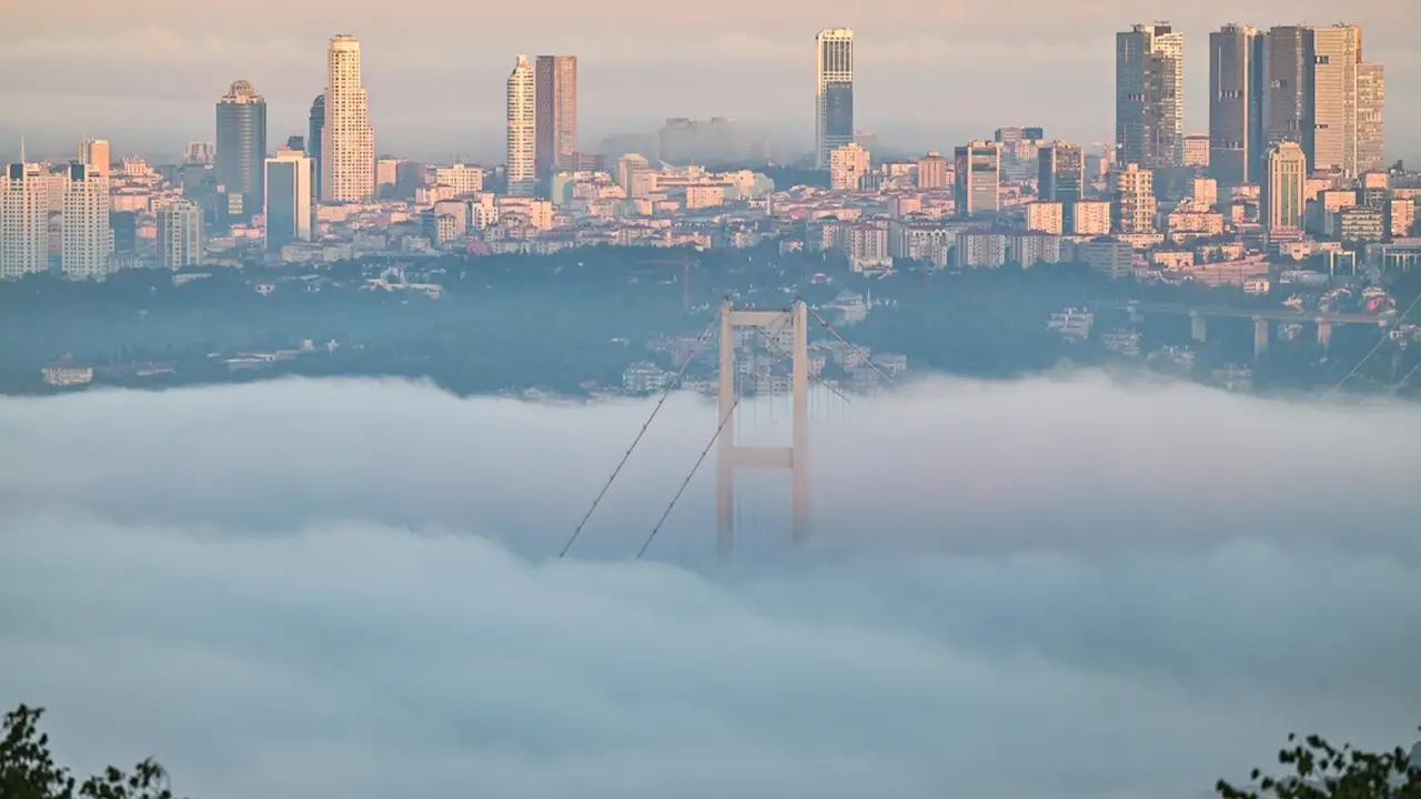 İstanbul’da yoğun sis! Boğazda gemi trafiği askıya alındı