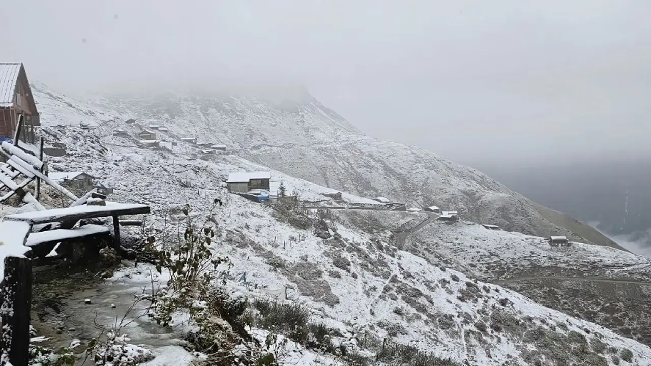 İşte o ilçede mevsimin ilk karı görüldü