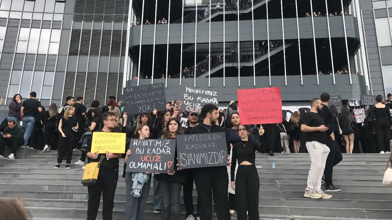 Semih Çelik tarafından katledilen Ayşenur Halil'in arkadaşlarından protesto!