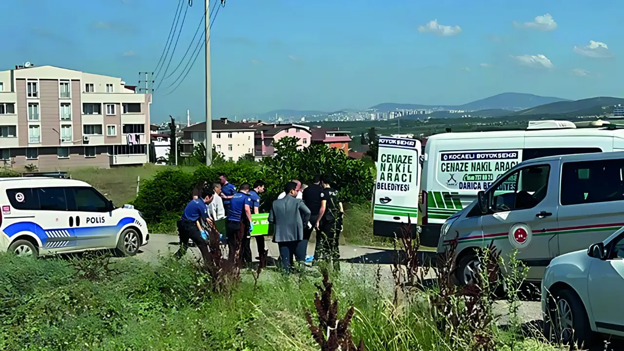 Kocaeli'de bir kişi minibüste silahla vurulmuş halde ölü bulundu!