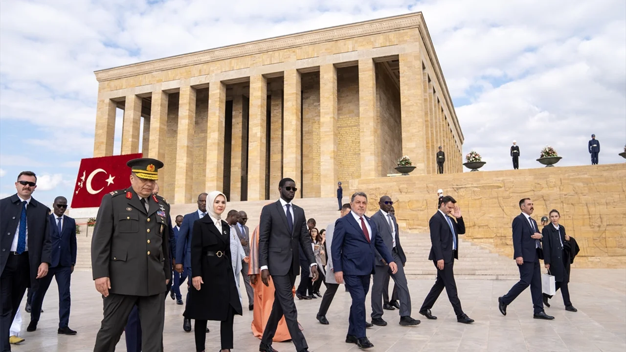 Senegal Cumhurbaşkanı Fay, Anıtkabir'i ziyaret etti