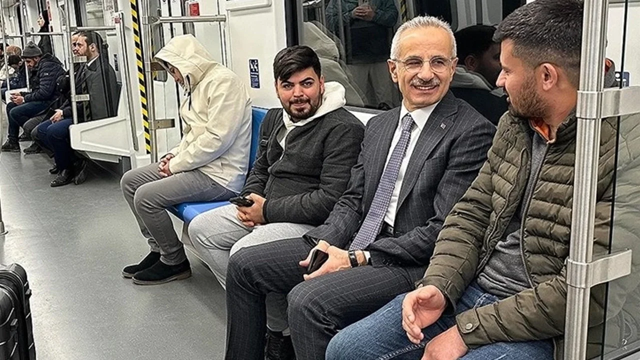 Bakan Uraloğlu: Gayrettepe-İstanbul Havalimanı Metro Hattı'nda rekor yolcu taşındı