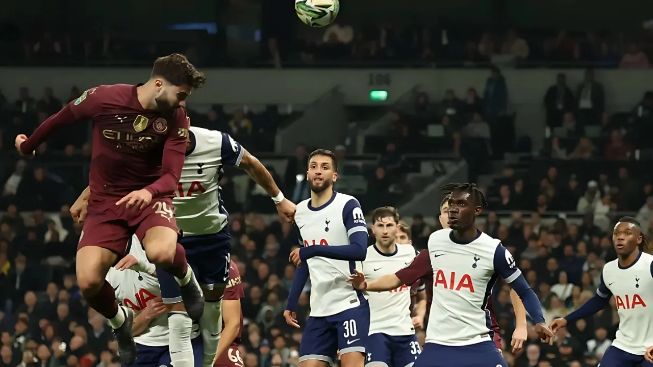 Flaş skor: Tottenham, Manchester City'in fişini ilk yarıda çekti