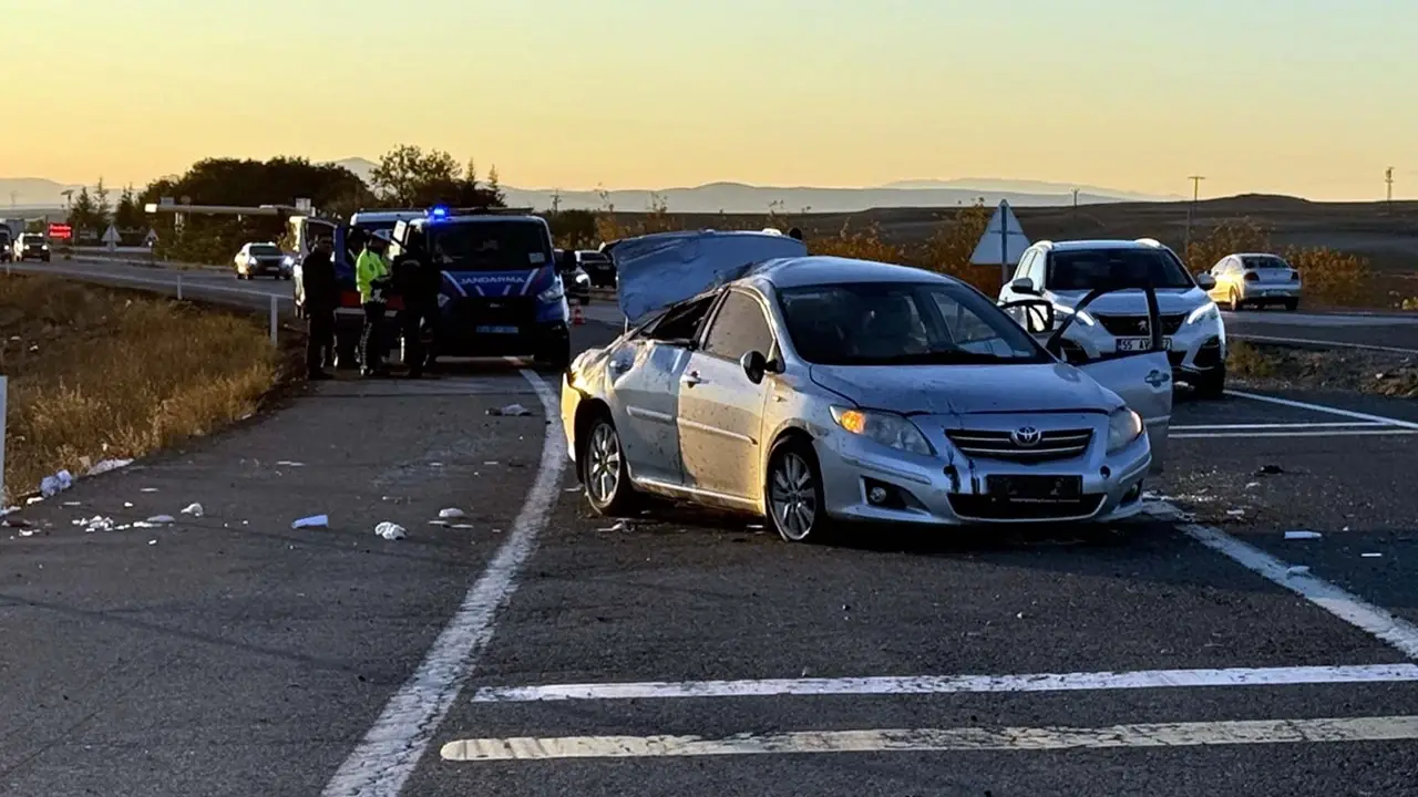 Kırıkkale'de trafik kazası: Anne ve oğlu hayatını kaybetti, 3 yaralı