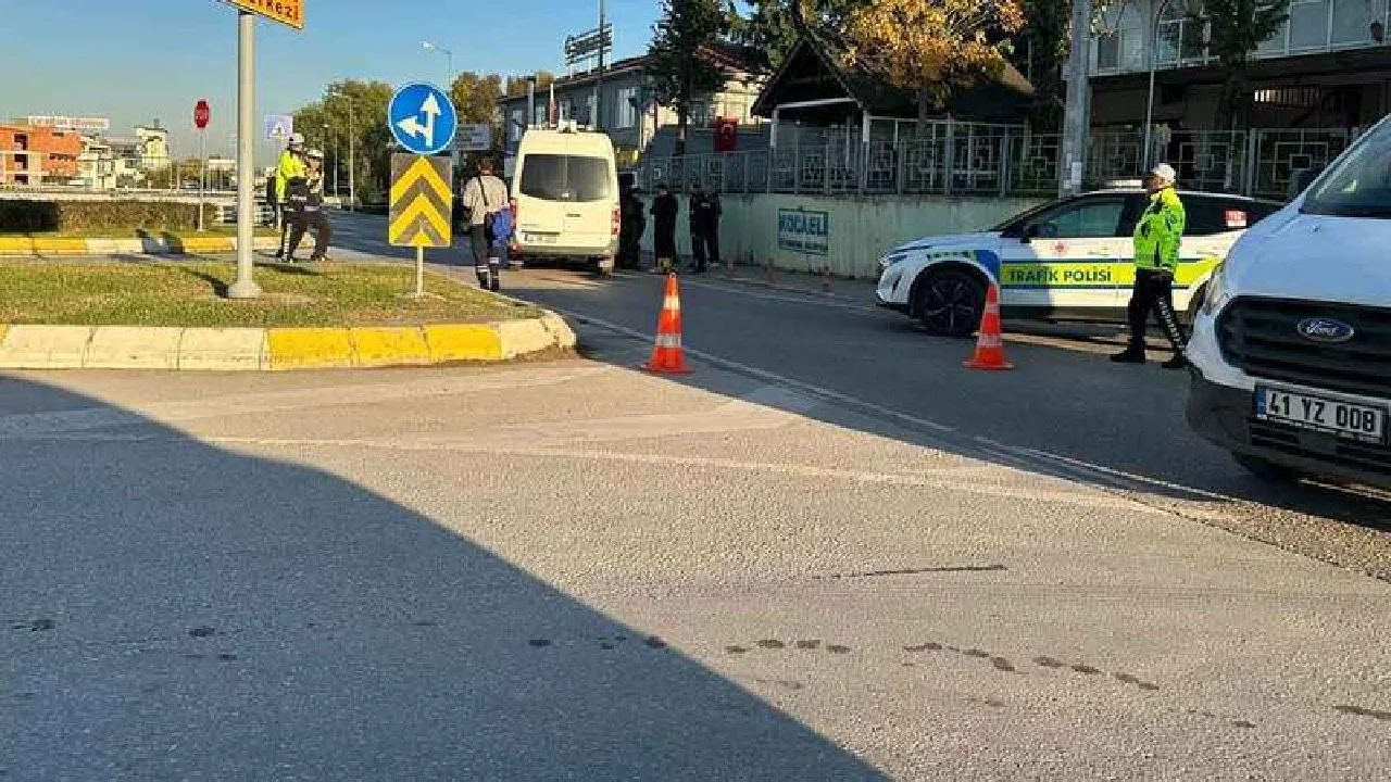 Cami önünde 'şüpheli çanta' paniği! Ekipler harekete geçti