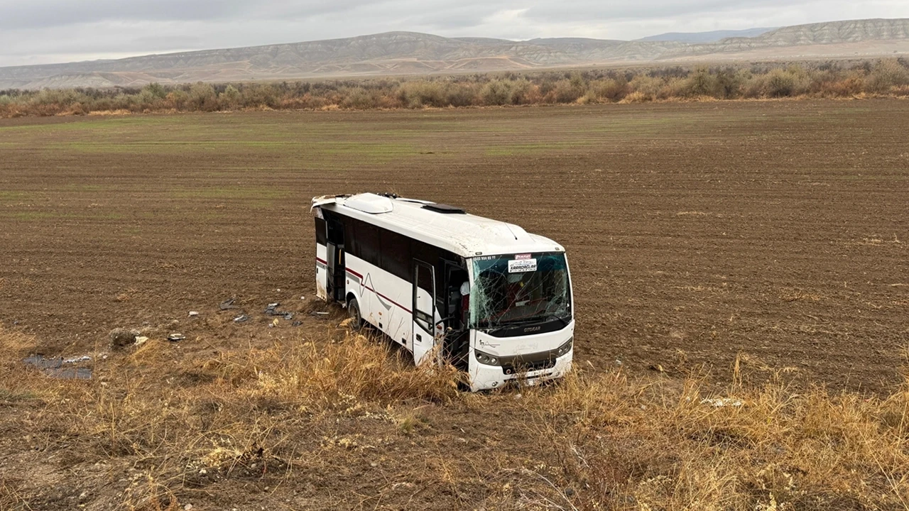 Çankırı'da midibüs devrildi: 29 yaralı