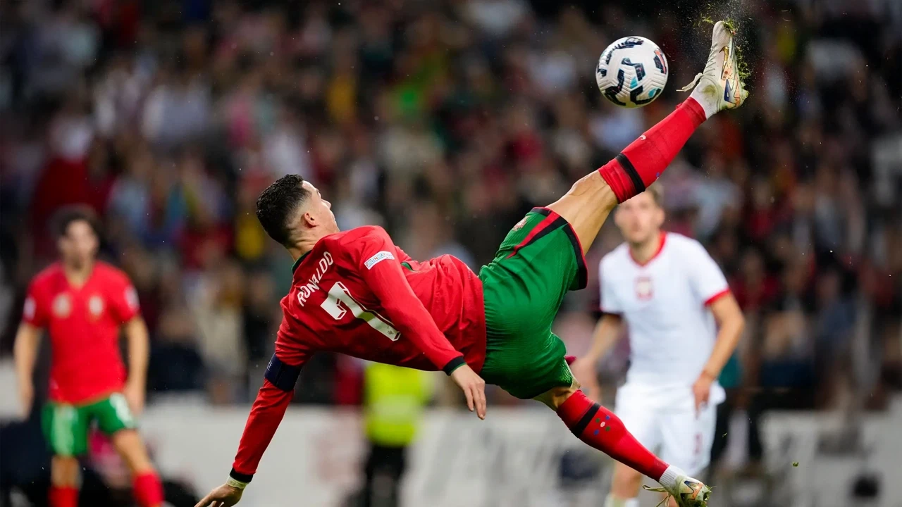 Cristiano Ronaldo, rövaşata attı! Portekiz, Polonya'yı 5 golle geçti