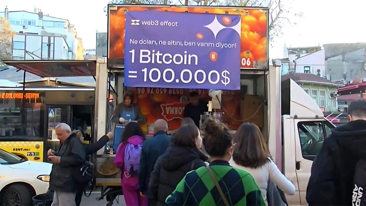 Kadıköy’de ilginç Bitcoin kutlaması! Lokma dağıtıldı